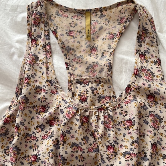 SALE! Floral Dress from Irene’s Story in LA - Picture 5 of 10
